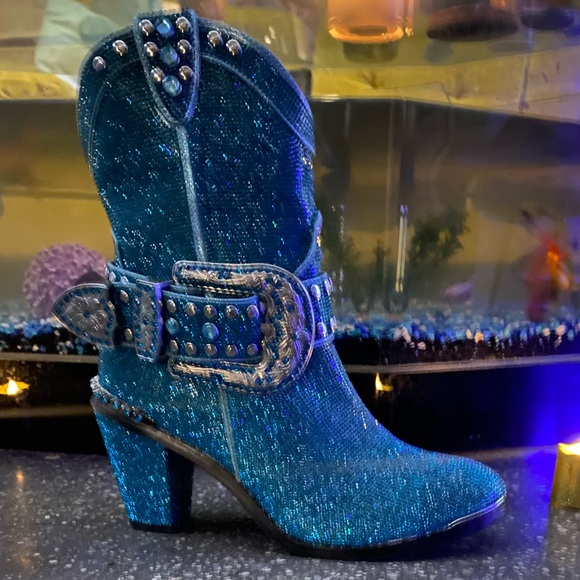 Shine on em in these sparkly aquamarine ankle boots. Women size 10 - Picture 1 of 3